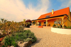 Property grounds - Lynne Holiday Home (Kotor)