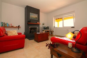 Comfort House | Living area | Smart TV, fireplace - Lynne Holiday Home (Kotor)