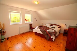 Comfort House | Desk, soundproofing, iron/ironing board, free WiFi - Lynne Holiday Home (Kotor)