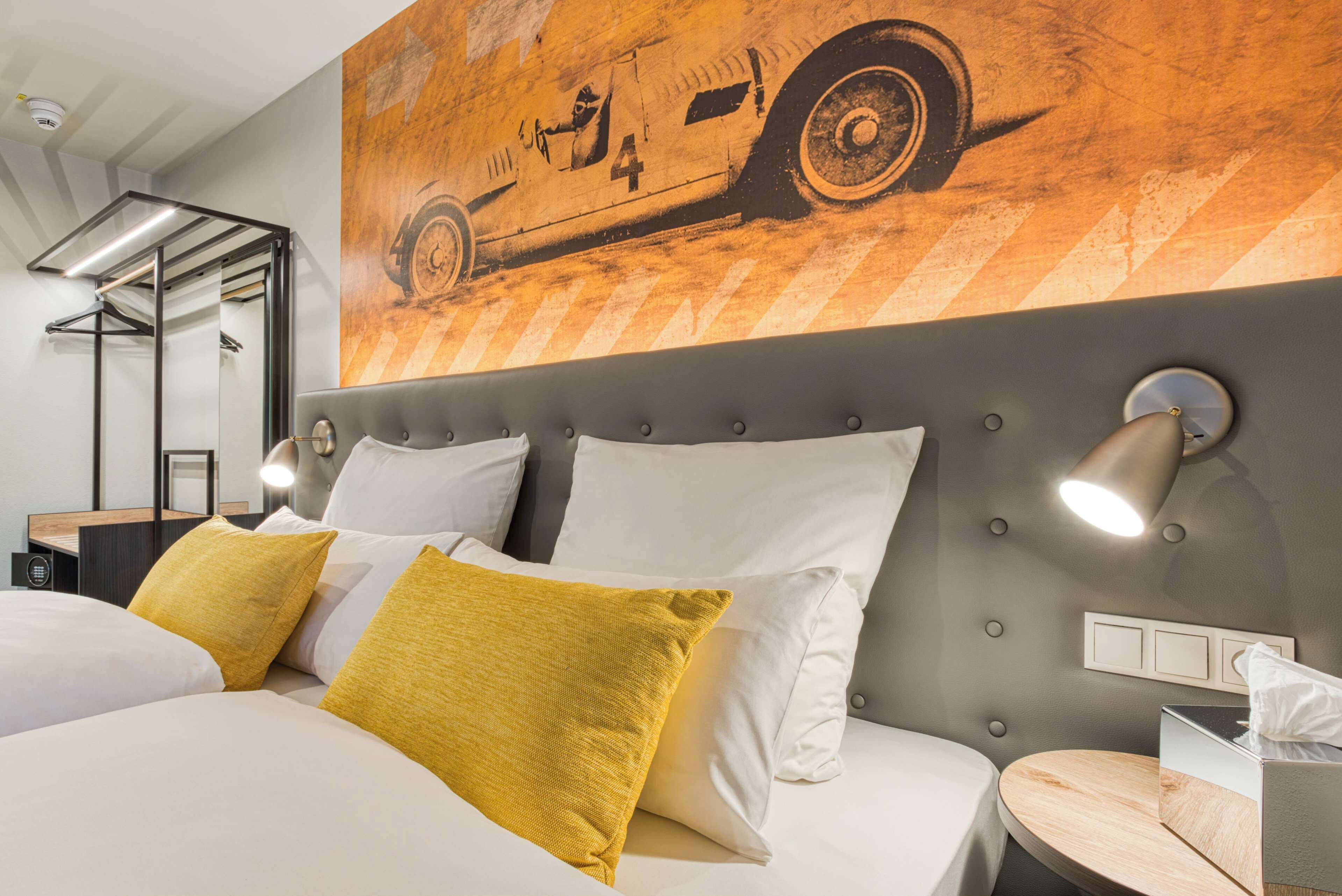 in-room safe, desk, laptop workspace, blackout curtains