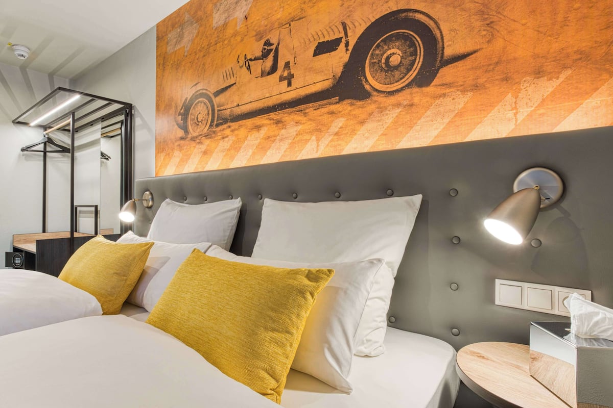 in-room safe, desk, laptop workspace, blackout curtains