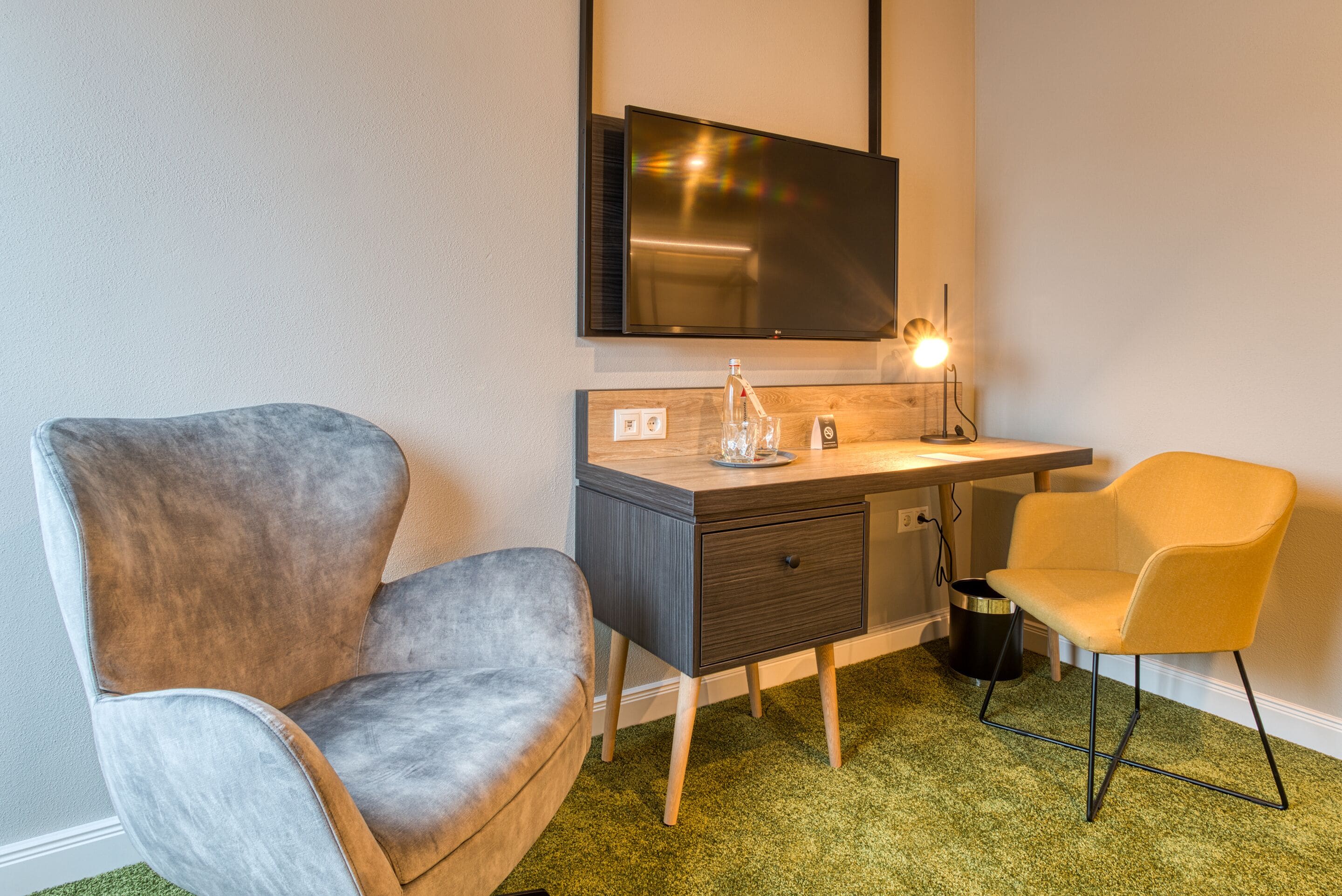 43-inch tv with satellite channels