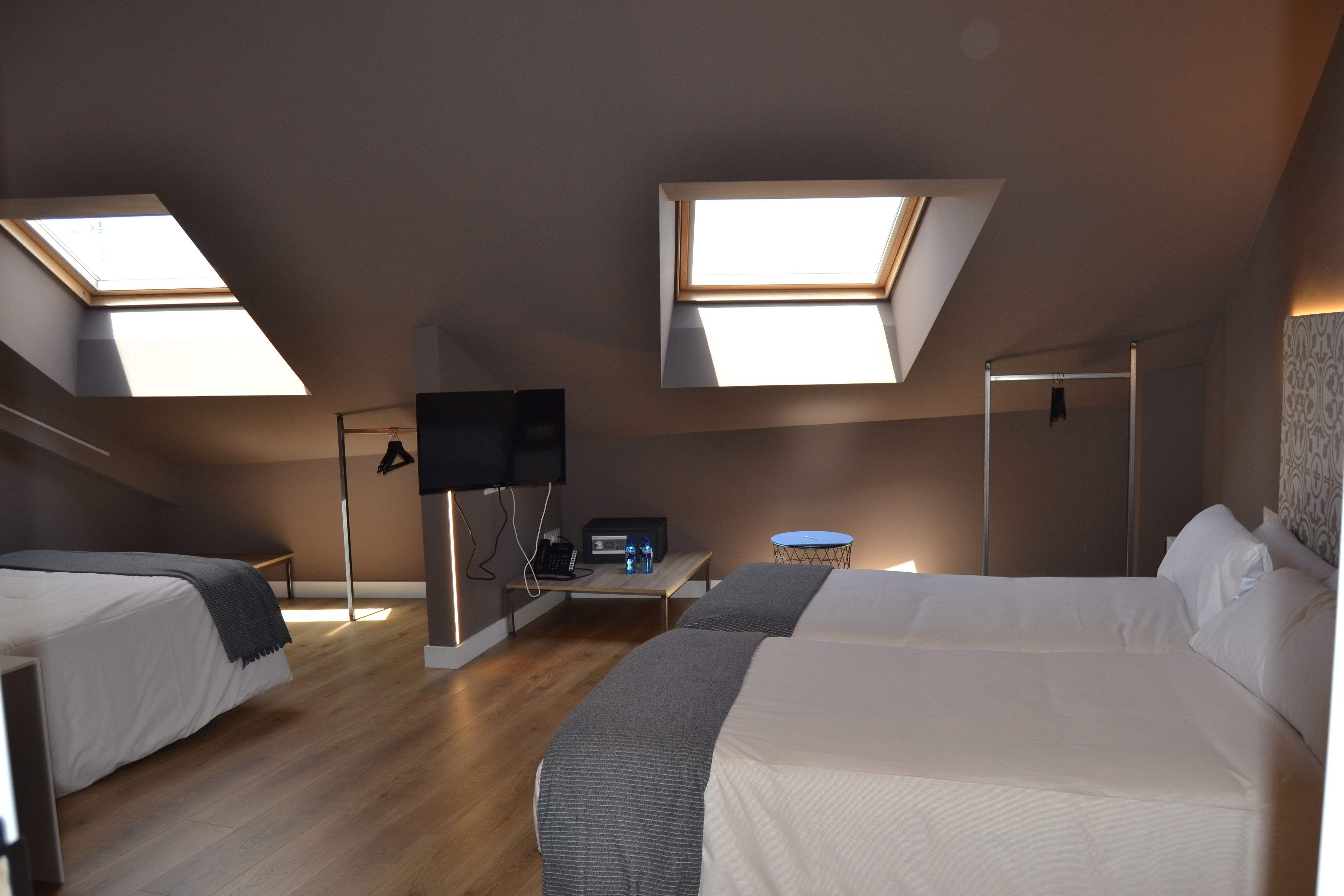 quadruple room | 1 bedroom, in-room safe, free wifi, bed sheets