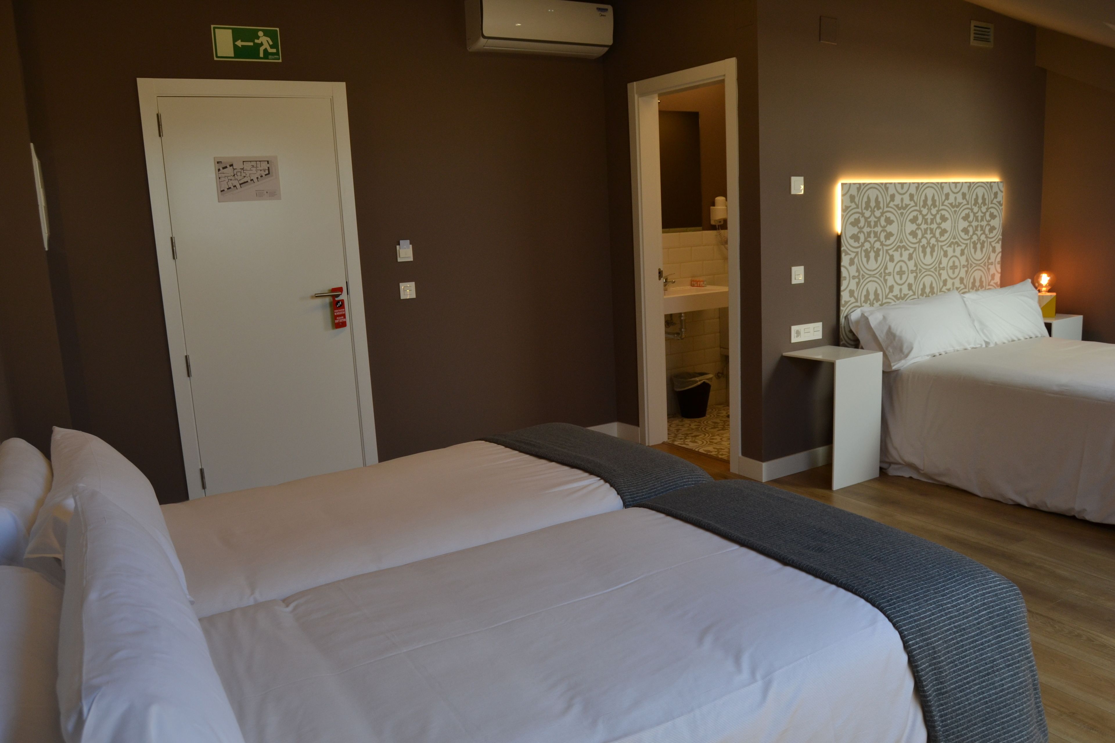 quadruple room | 1 bedroom, in-room safe, free wifi, bed sheets