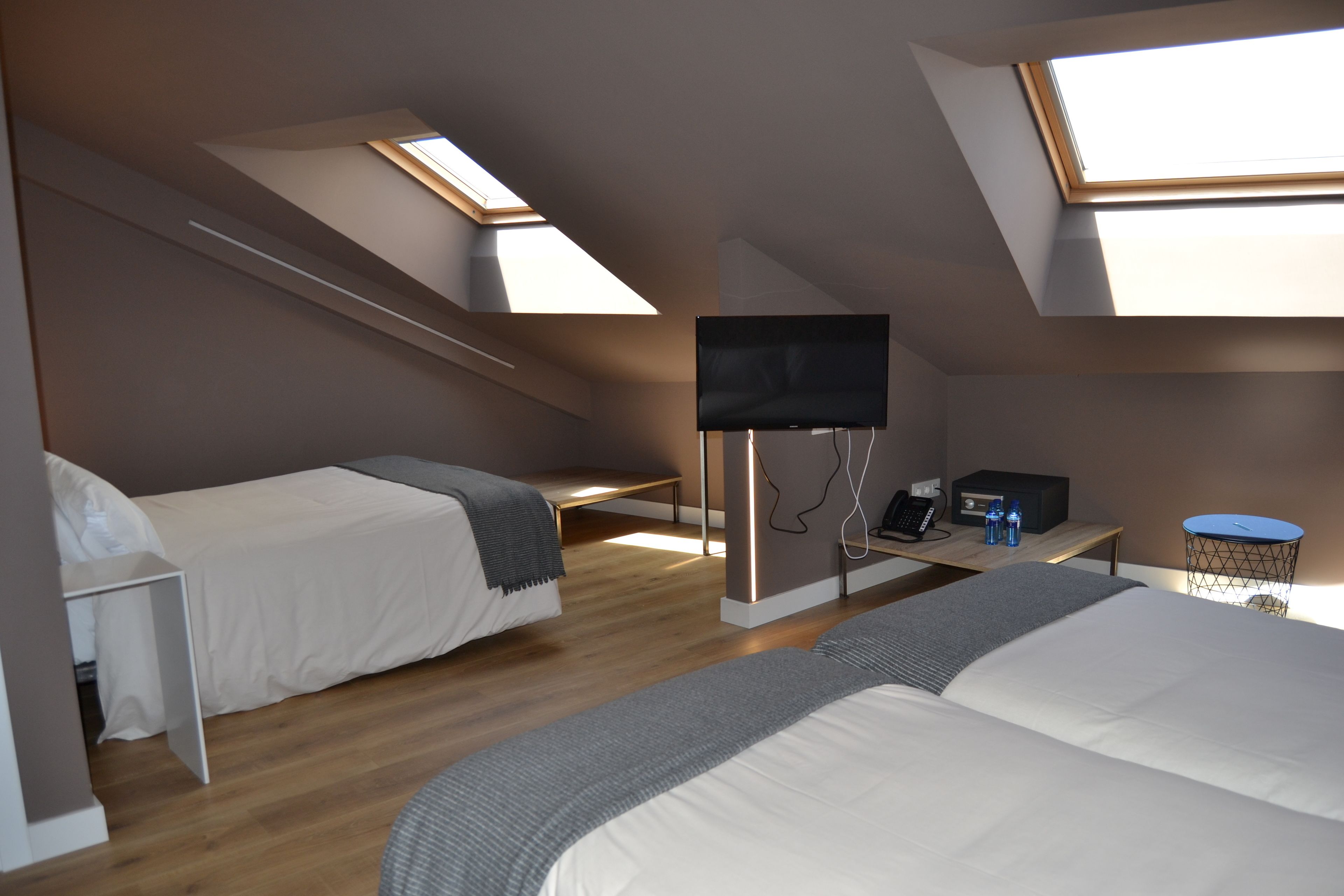 quadruple room | 1 bedroom, in-room safe, free wifi, bed sheets