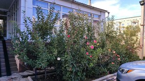 A residential building with a garden in front. - Tagaytay Karakol Hotel (Karakol)