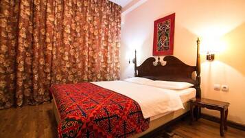 Chambre Simple Standard | Minibar, bureau, chambres insonorisées, fer et planche à repasser