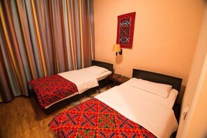 Standard-Doppel- oder -Zweibettzimmer | Minibar, Schreibtisch, schallisolierte Zimmer, Bügeleisen/Bügelbrett