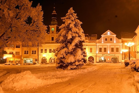 住宿正面 - 傍晚/夜晚