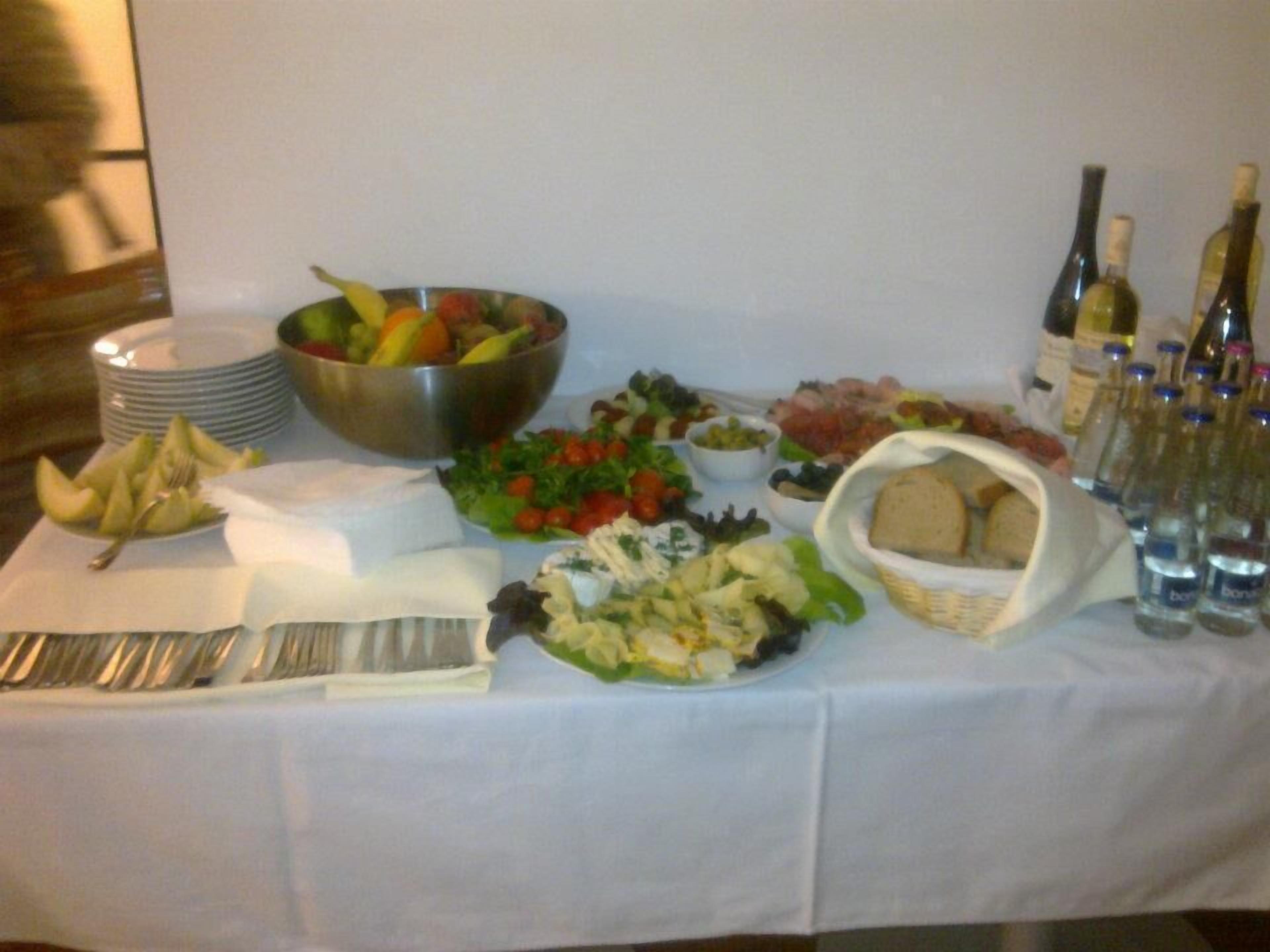 Dagelijks ontbijtbuffet (CZK 150 per persoon)