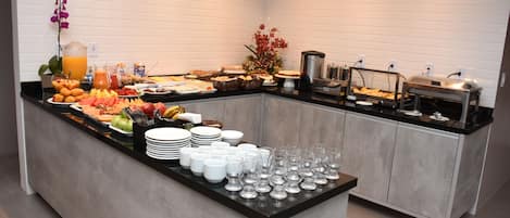 Free buffet breakfast on weekdays