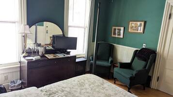 Comfort Room, 1 Queen Bed | Individually decorated, individually furnished, free WiFi, bed sheets