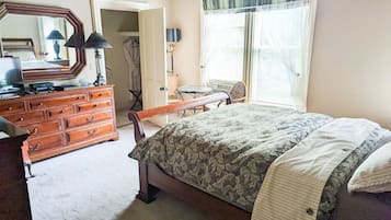 Deluxe Suite, 1 Queen Bed | Individually decorated, individually furnished, free WiFi, bed sheets