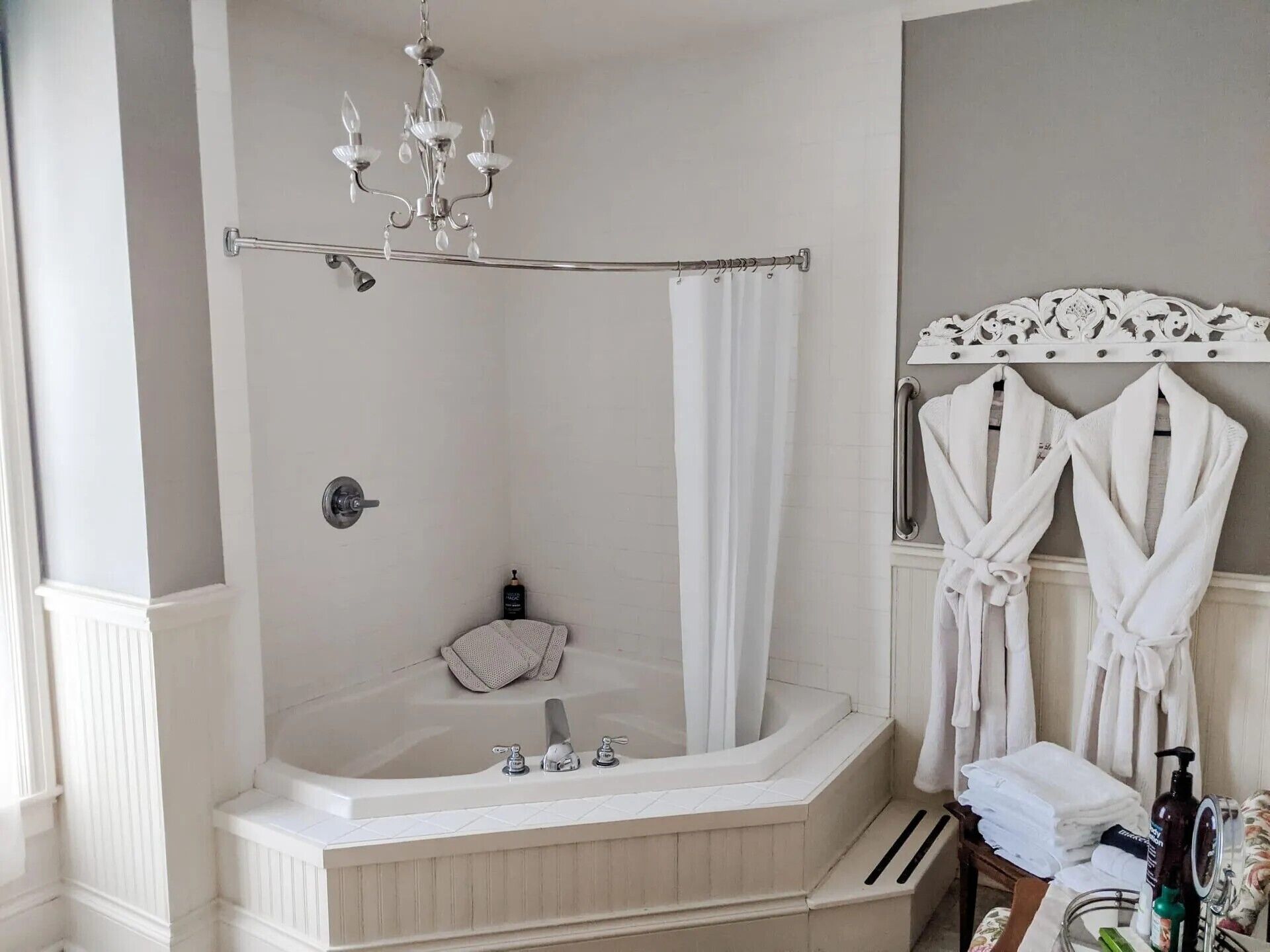 Luxury Room, 1 King Bed, Jetted Tub | Bathroom
