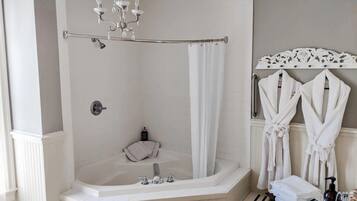 Luxury Room, 1 King Bed, Jetted Tub | Bathroom