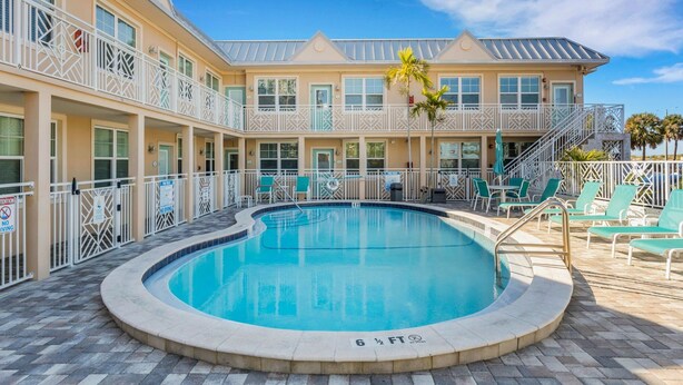 Pool - 🌴 Tranquil Coastal Escape @ Clearwater Beach Suites | Steps to Sand • Heated Pool ➠ CBS 203 (Clearwater)
