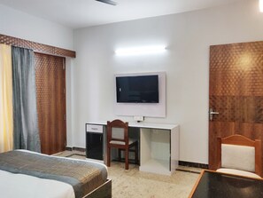 Desk, laptop workspace, blackout drapes, soundproofing - Sai Village Manesar (Gurugram)