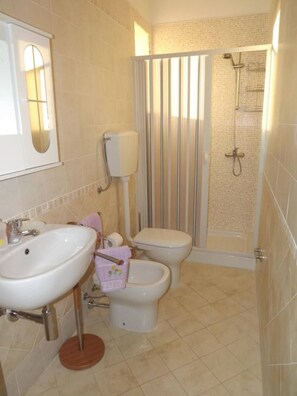 Duschwanne, Bidet