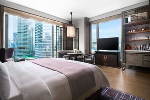 Frette Italian sheets, premium bedding, down duvets, minibar - The St. Regis Hong Kong (Hong Kong)