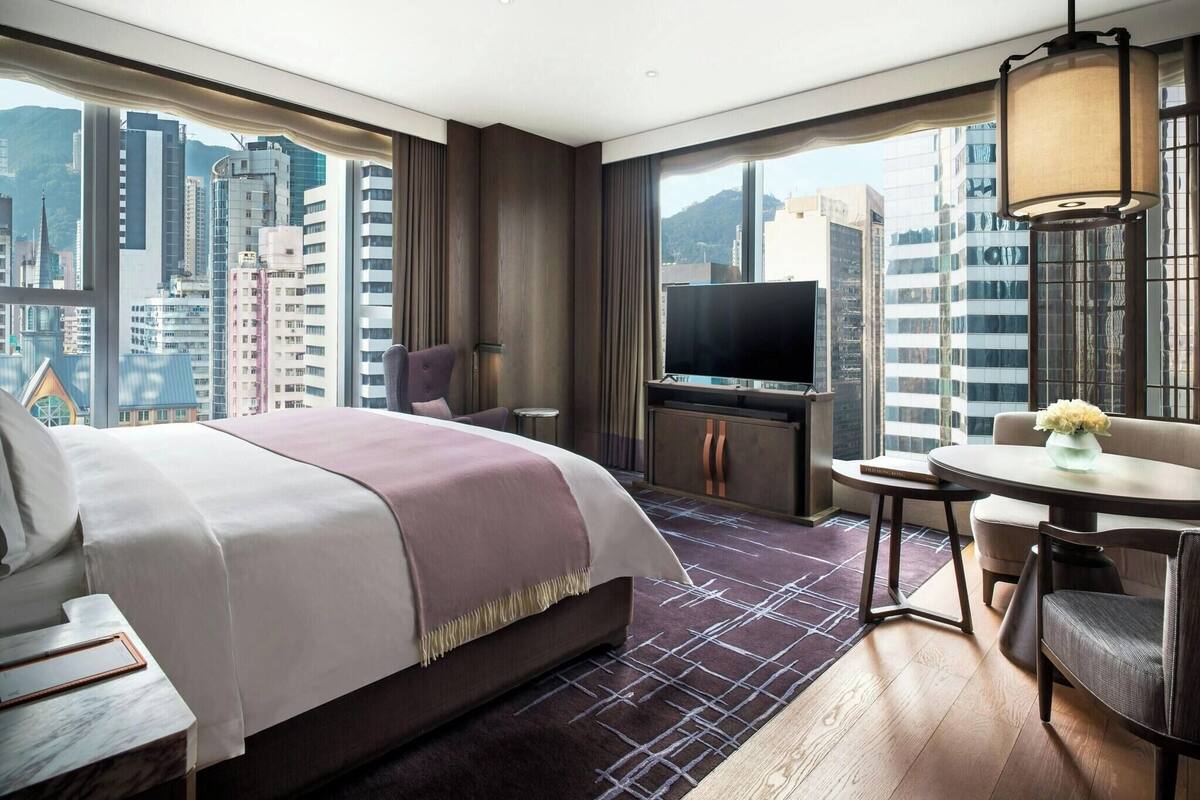 Frette Italian sheets, premium bedding, down comforters, minibar