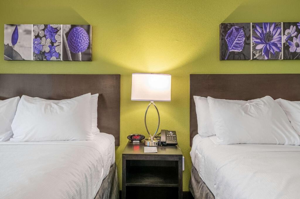 Desk, laptop workspace, iron/ironing board, free WiFi