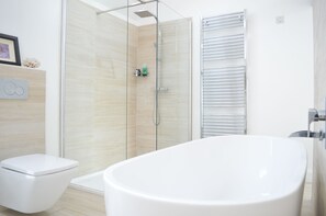 샤워 시설, 무료 세면용품, 헤어드라이어, 타월