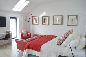 Deluxe Double Room, Sea View | Desk, free WiFi, bed sheets