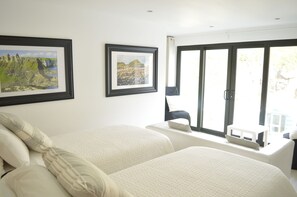 Quarto casal ou duplo luxo, vista para o jardim | Escrivaninha, Wi-Fi de cortesia, roupa de cama