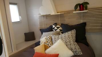 1 slaapkamer, een strijkplank/strijkijzer, gratis wifi, beddengoed