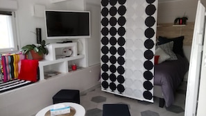 1 bedroom, iron/ironing board, free WiFi, bed sheets - between sea and mountain (peyroules)