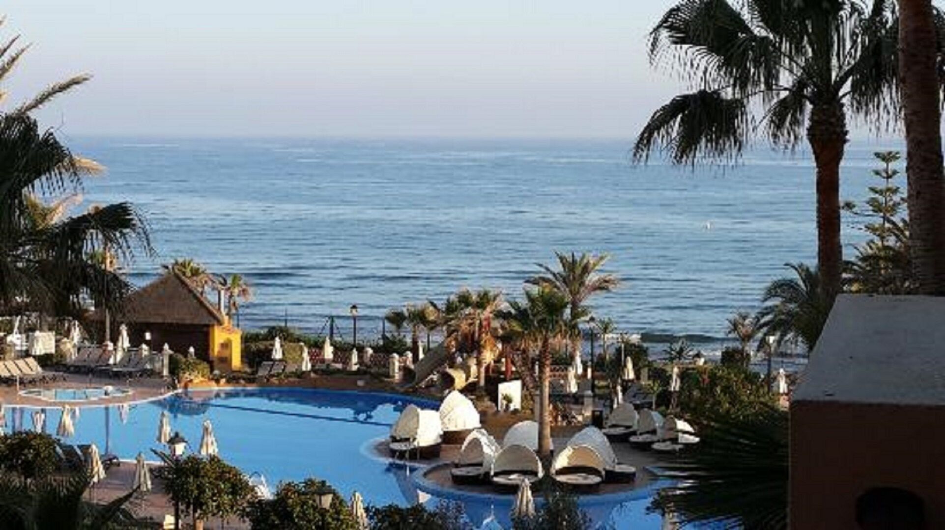 室内游泳池，室外游泳池