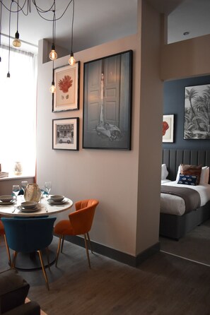 1 Bedroom Luxe Apartment (Sleeps 4) | Living area | Smart TV, pay movies - Mrs Blodget's (Liverpool)
