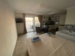 Romantic Double Room | Desk, soundproofing, iron/ironing board, free WiFi - Blue Lagoon Village (Gazipasa)