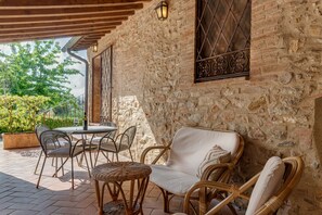 Outdoor dining - House with pool for 4 pax (Casole d'Elsa)