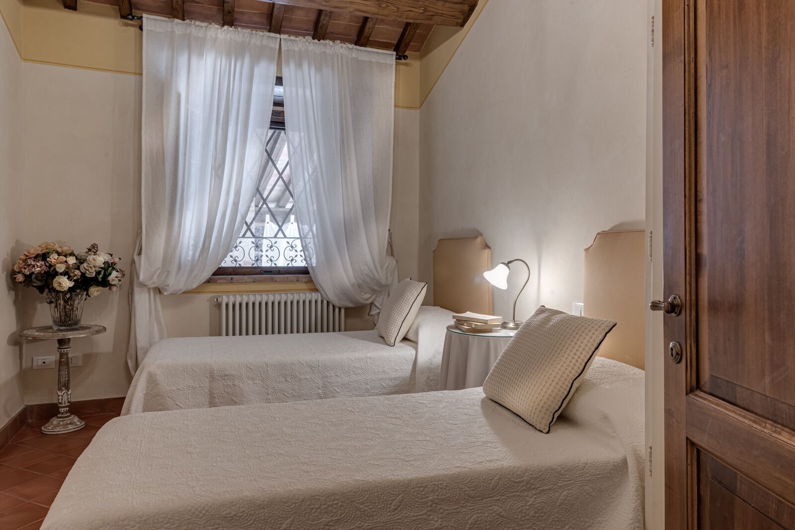 2 bedrooms, iron/ironing board, travel cot, free WiFi