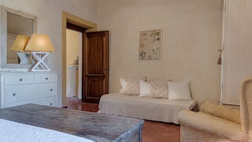 2 bedrooms, iron/ironing board, travel cot, free WiFi