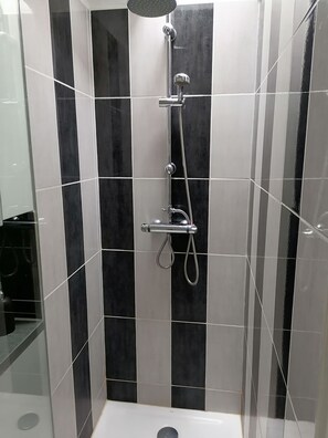 Småhus, ikke-røyk | Dusj på badet