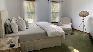 4 bedrooms, desk, iron/ironing board, WiFi