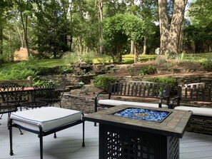 Outdoor dining - Hamptons Cousy, Spacious, Family Home by the beach (Hampton Bays)