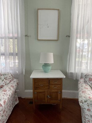Smart TV, DVD player, books