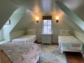 7 bedrooms, iron/ironing board, free WiFi
