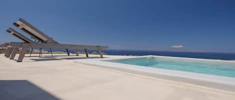 Deluxe Suite One Bedroom Sea View with Plunge Pool | Vista a la playa o el mar