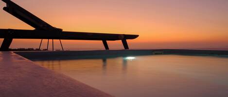 Infinity pool