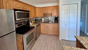 Unclassified image, 2 of 23, button - 5 minutes drive to nr Siesta Key 1/1 Large condo. The pool heated (Sarasota)