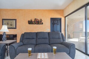 TV, DVD player, stereo - Sonoran Sea E-501 Sea It To Believe Hangout Retreat Oceanfront (Puerto Peñasco)