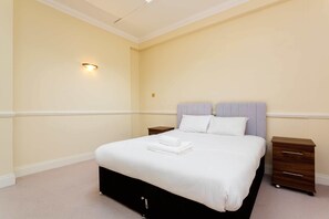 Free WiFi, bed sheets - OYO Home St Pauls 2 Bedrooms (London)