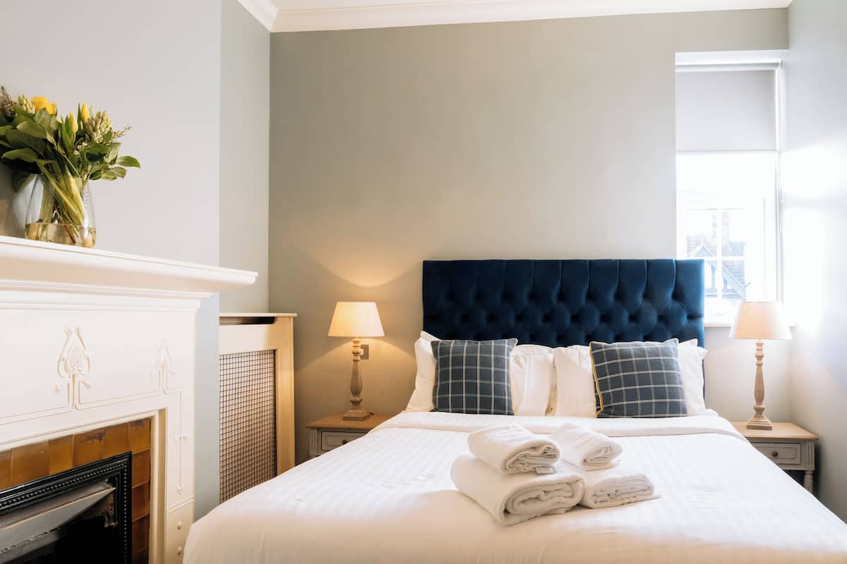 Deluxe Double Room, 1 King Bed | Desk, blackout curtains, soundproofing, iron/ironing board