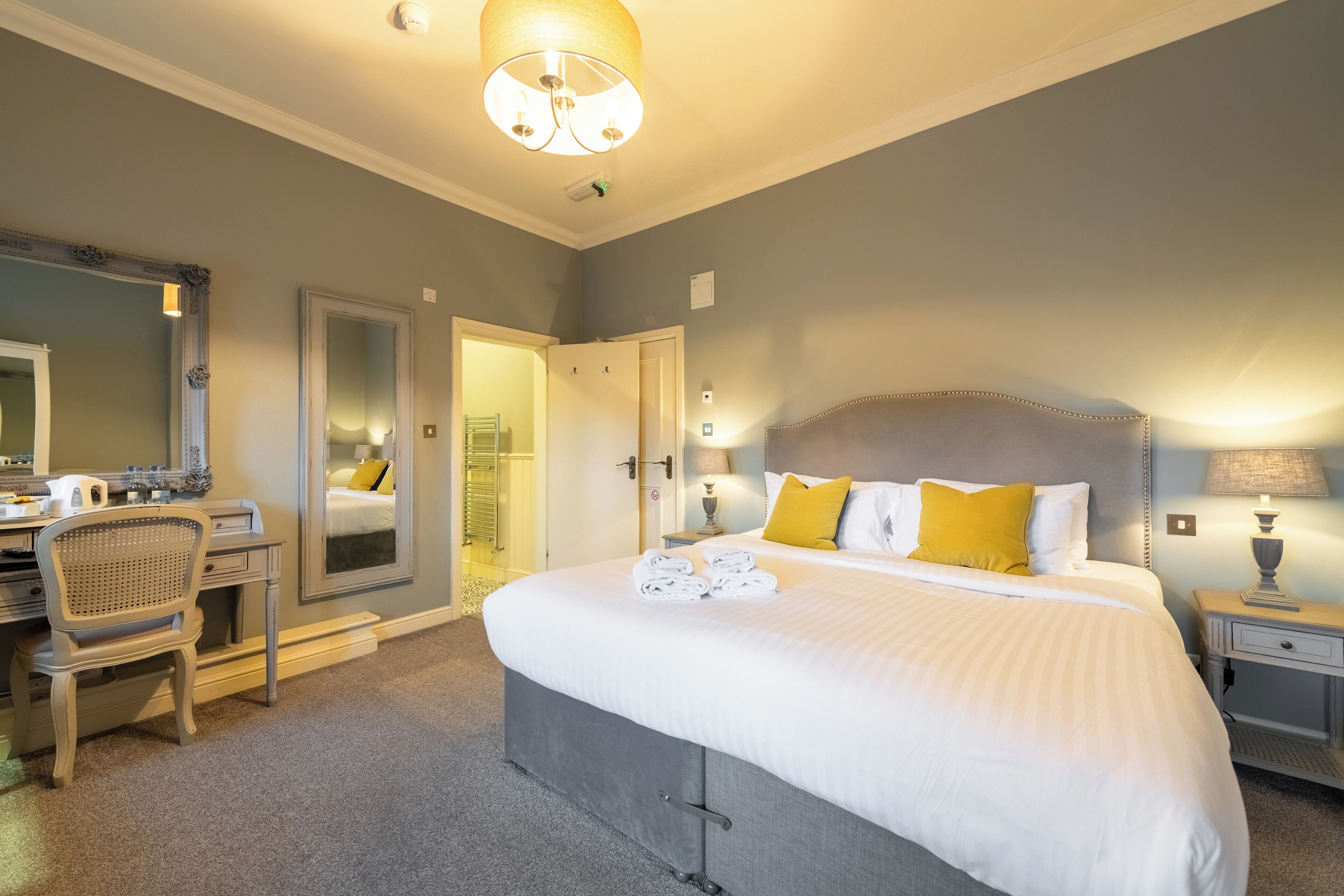 Deluxe King/Twin or Family Room | Desk, blackout curtains, soundproofing, iron/ironing board