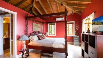 2 quartos, ferros/tábuas de passar roupa, berço de viagem