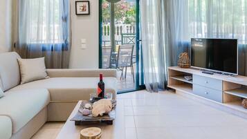 Deluxe Villa | Living room | Flat-screen TV